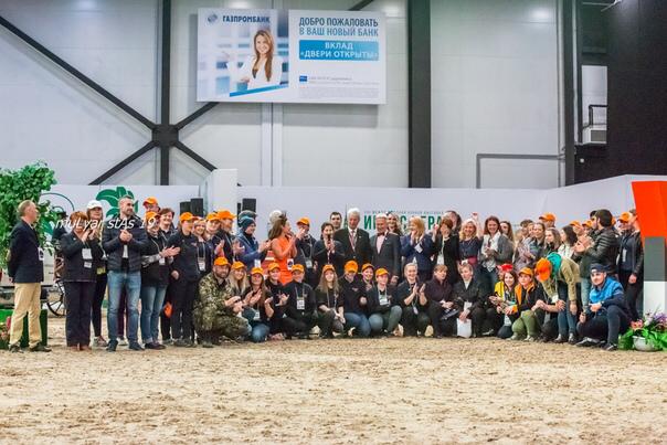 Волонтеры Высшей конной школы на выставке Иппосфера 2019
